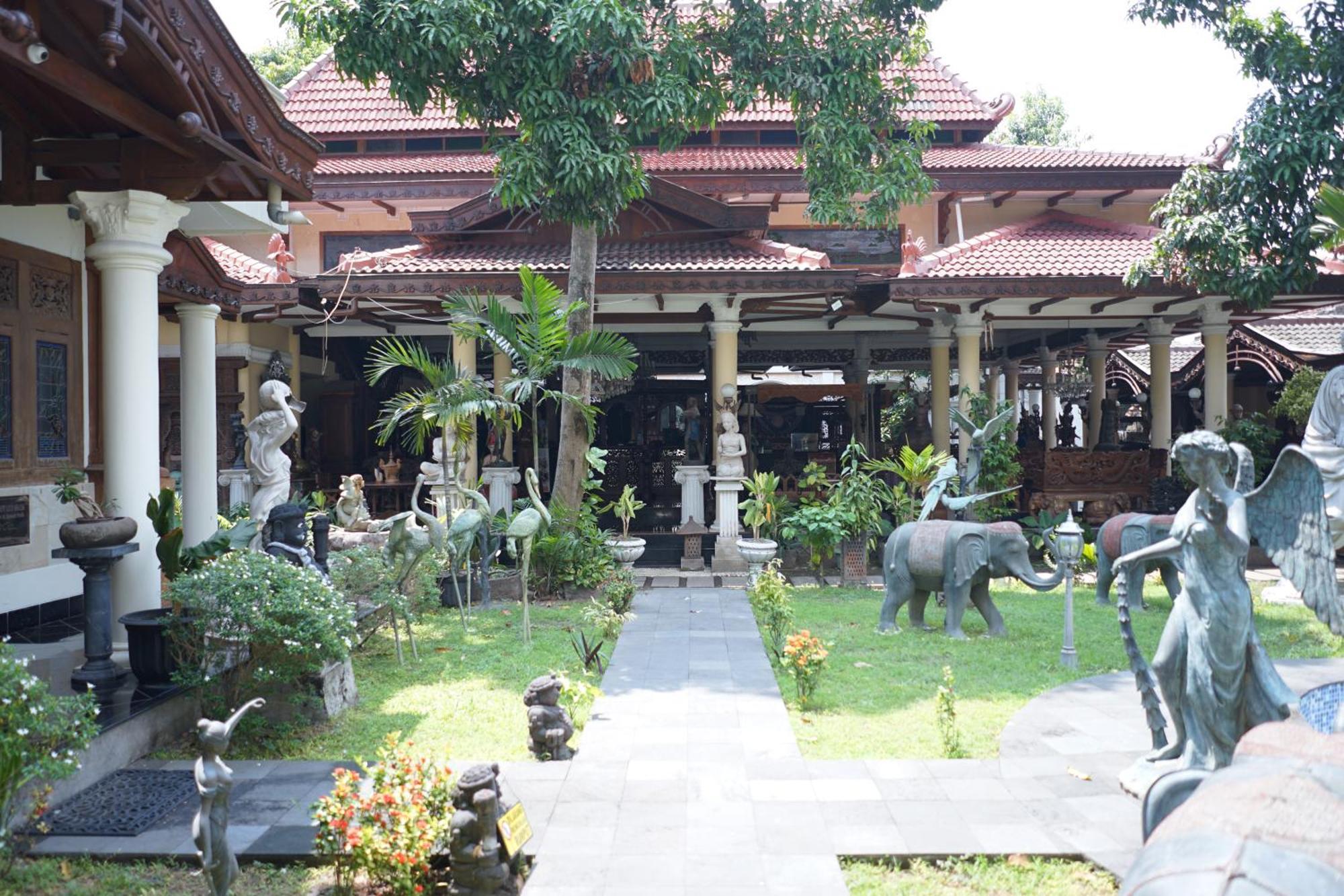 Rumah Pesik Art & Heritage Hotel Gondowulung المظهر الخارجي الصورة